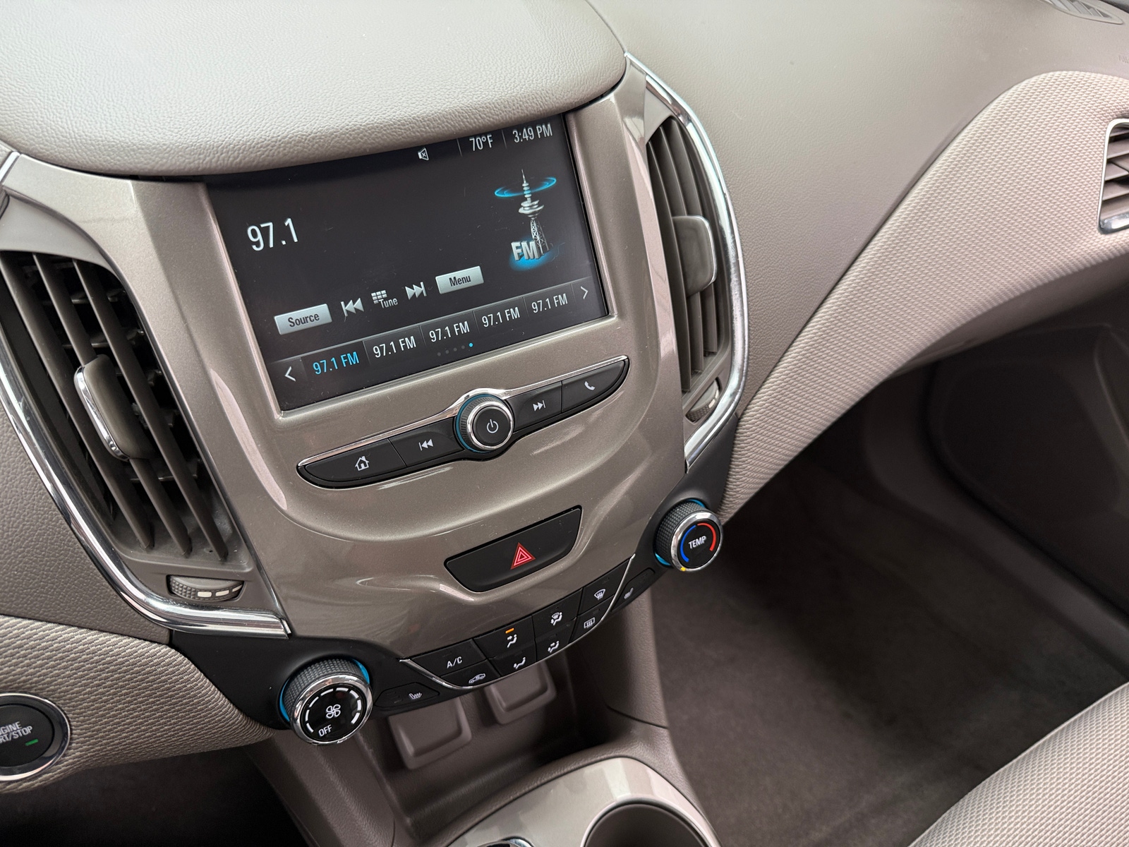 Thumbnail: 2018 Chevrolet Cruze - 4
