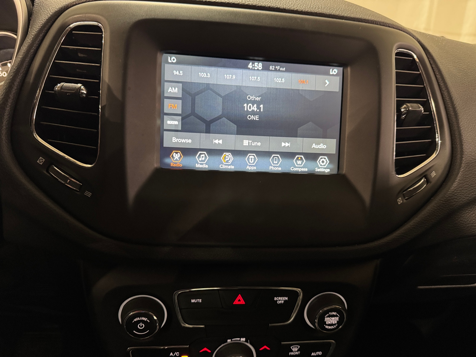 Thumbnail: 2019 Jeep Compass - 4