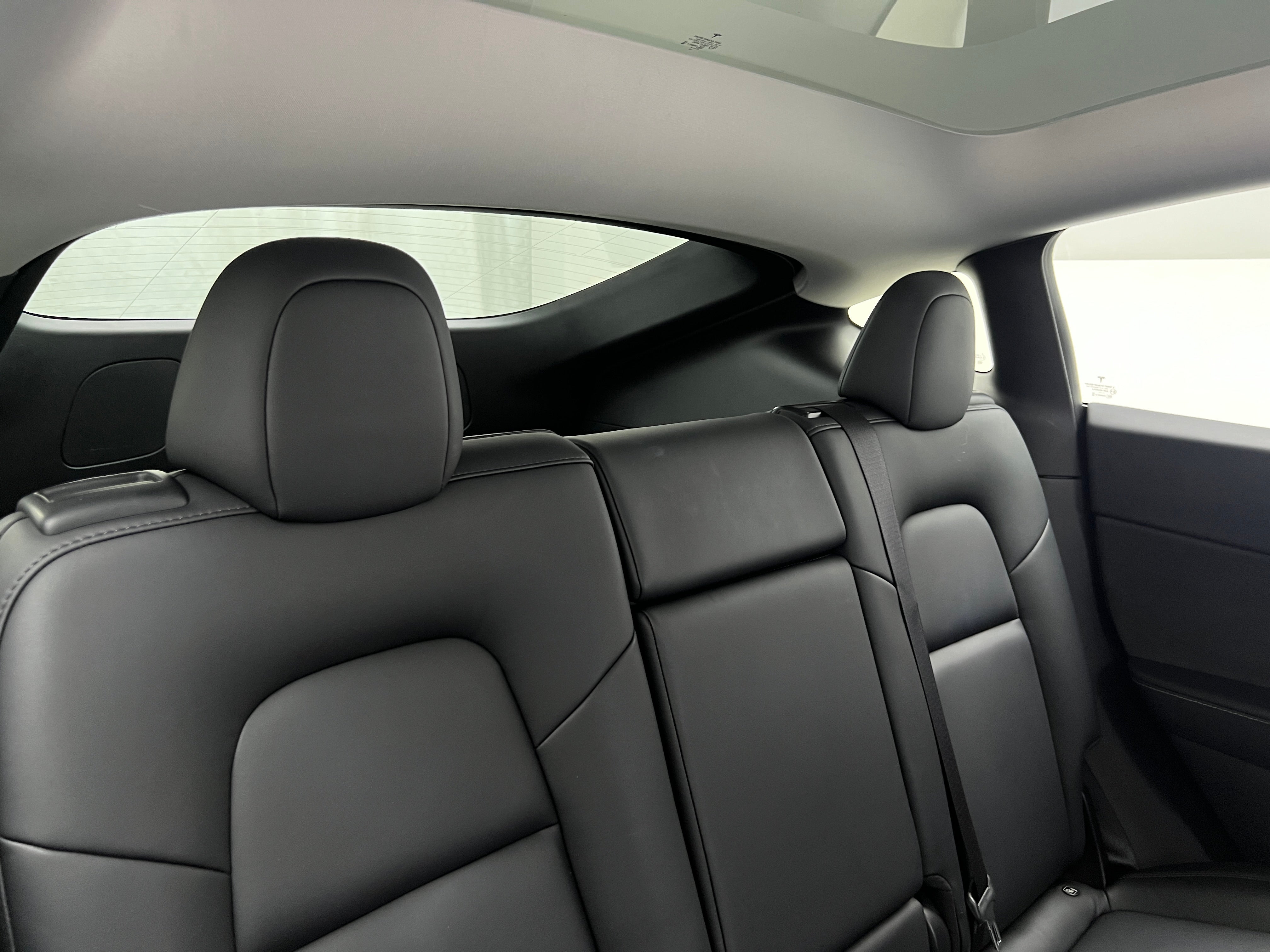 Used 2021 Tesla Model Y Long Range with VIN 5YJYGDEEXMF150800 for sale in Oak Creek, WI