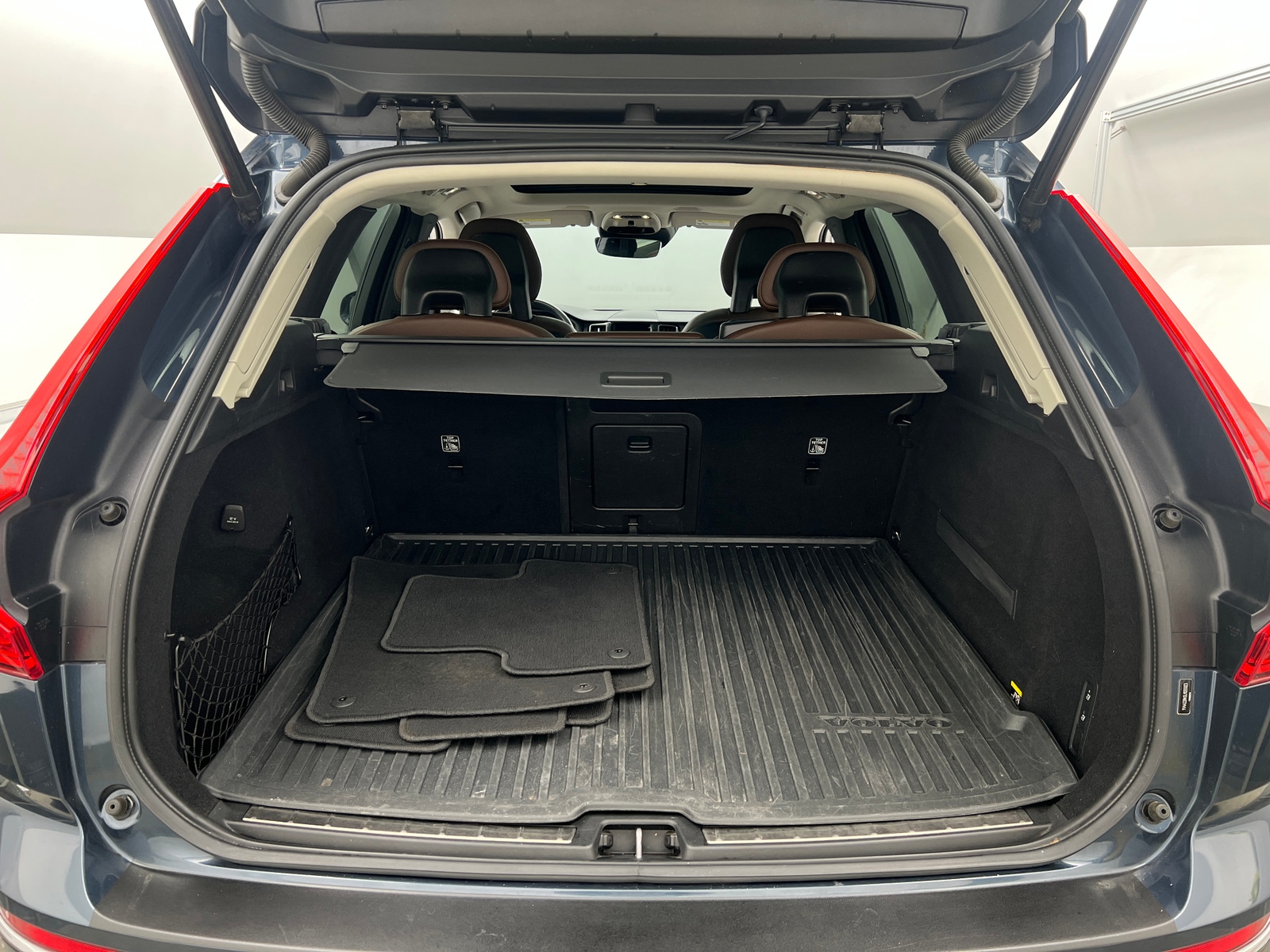 Thumbnail: 2018 Volvo XC60 - 6