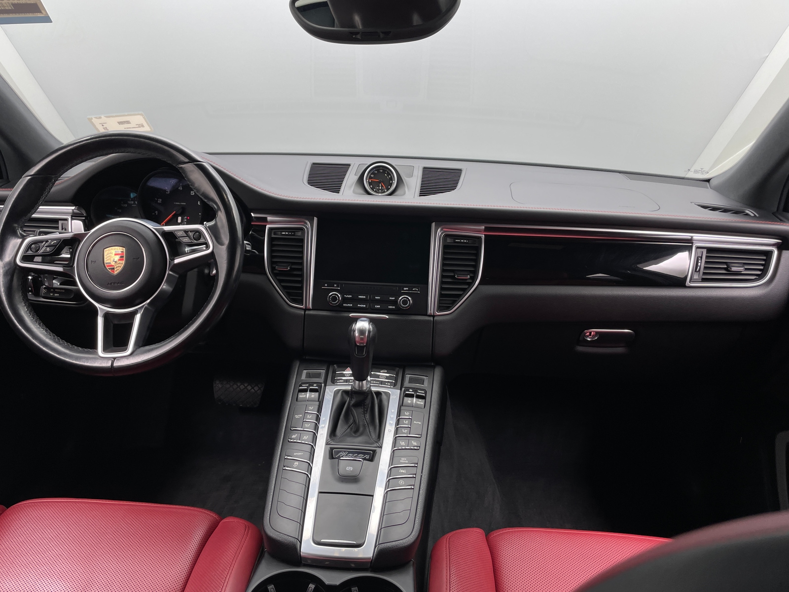 Thumbnail: 2017 Porsche Macan - 2