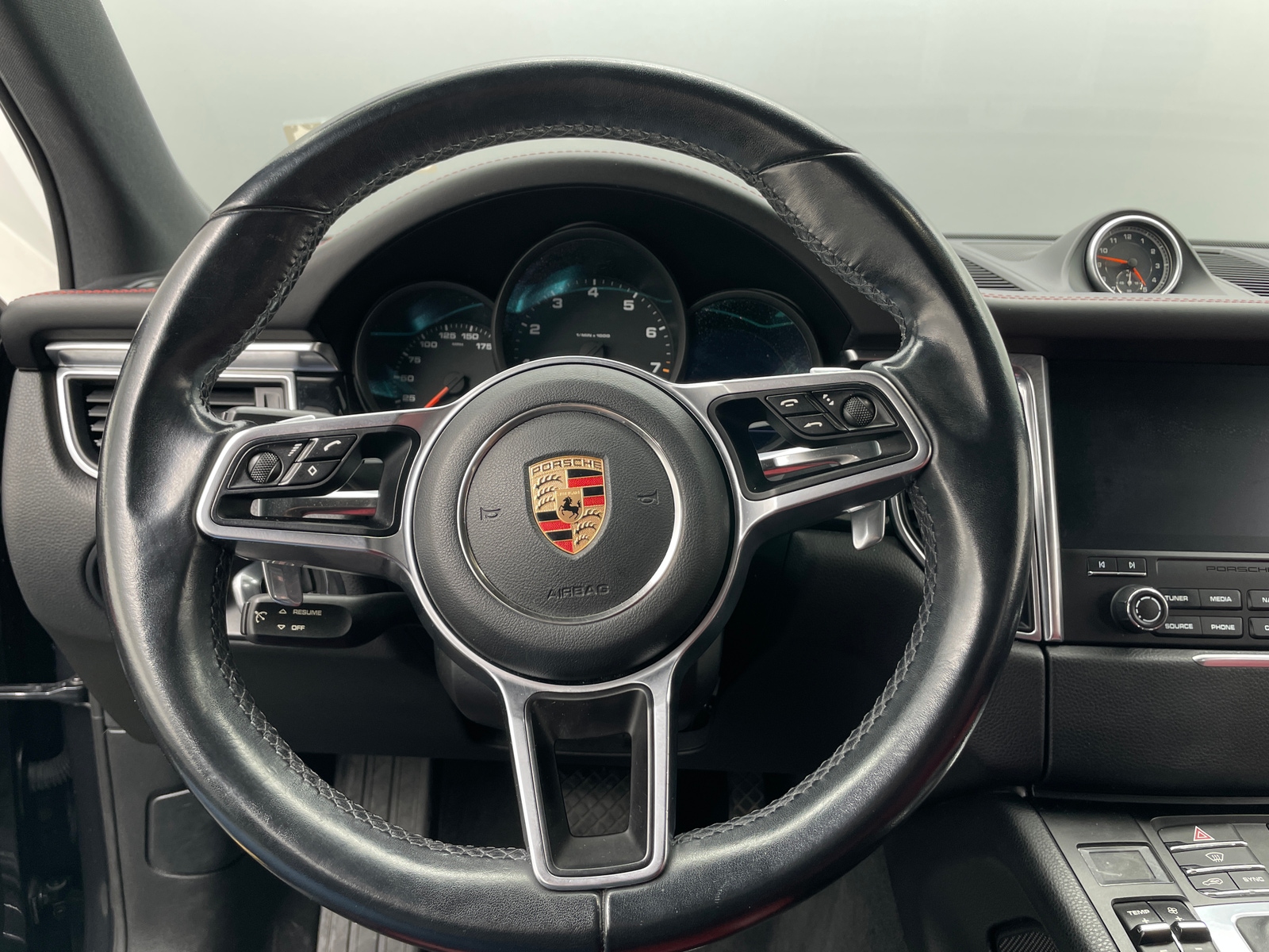 Thumbnail: 2017 Porsche Macan - 4