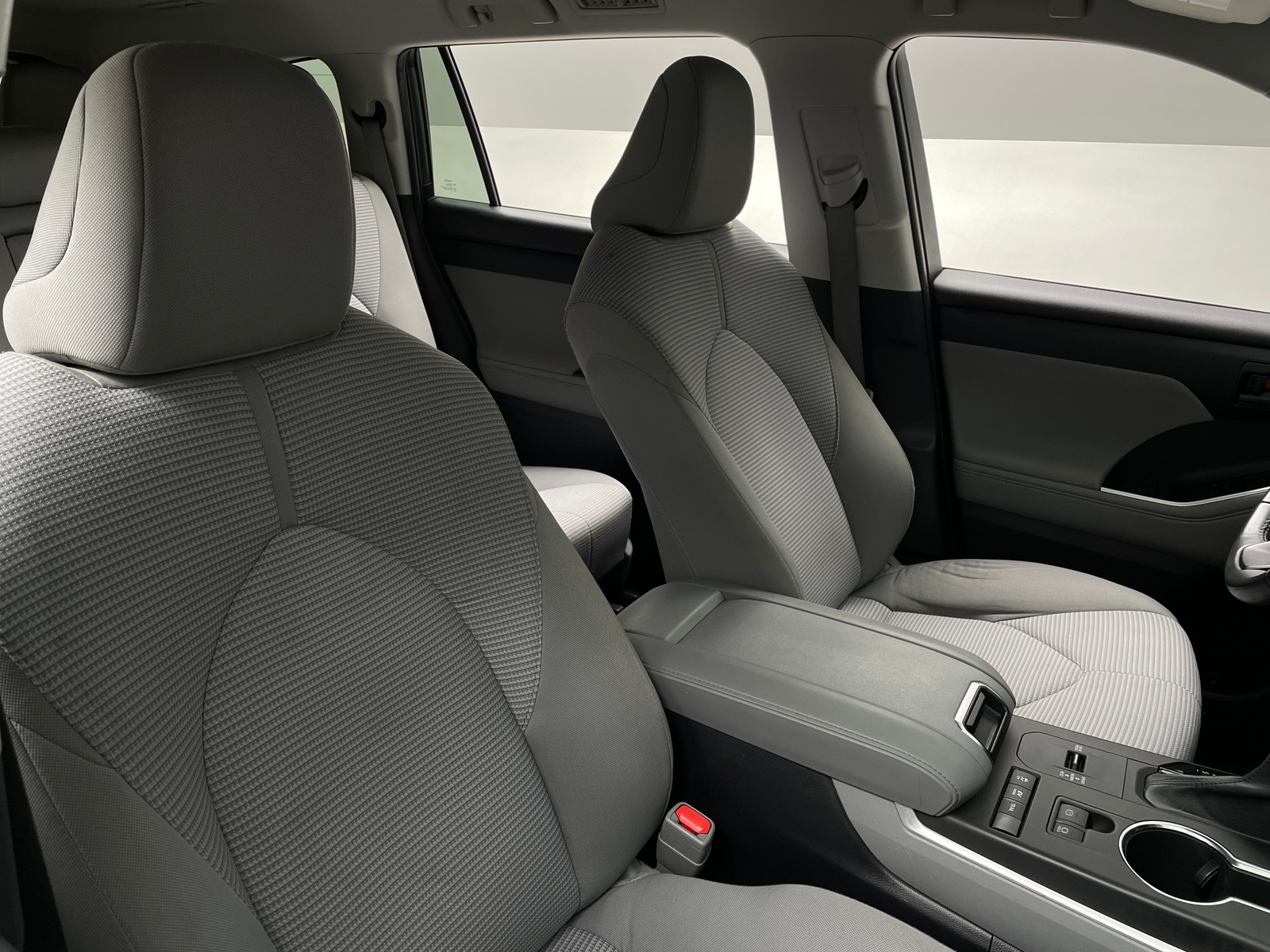 Thumbnail: 2022 Toyota Highlander - 2
