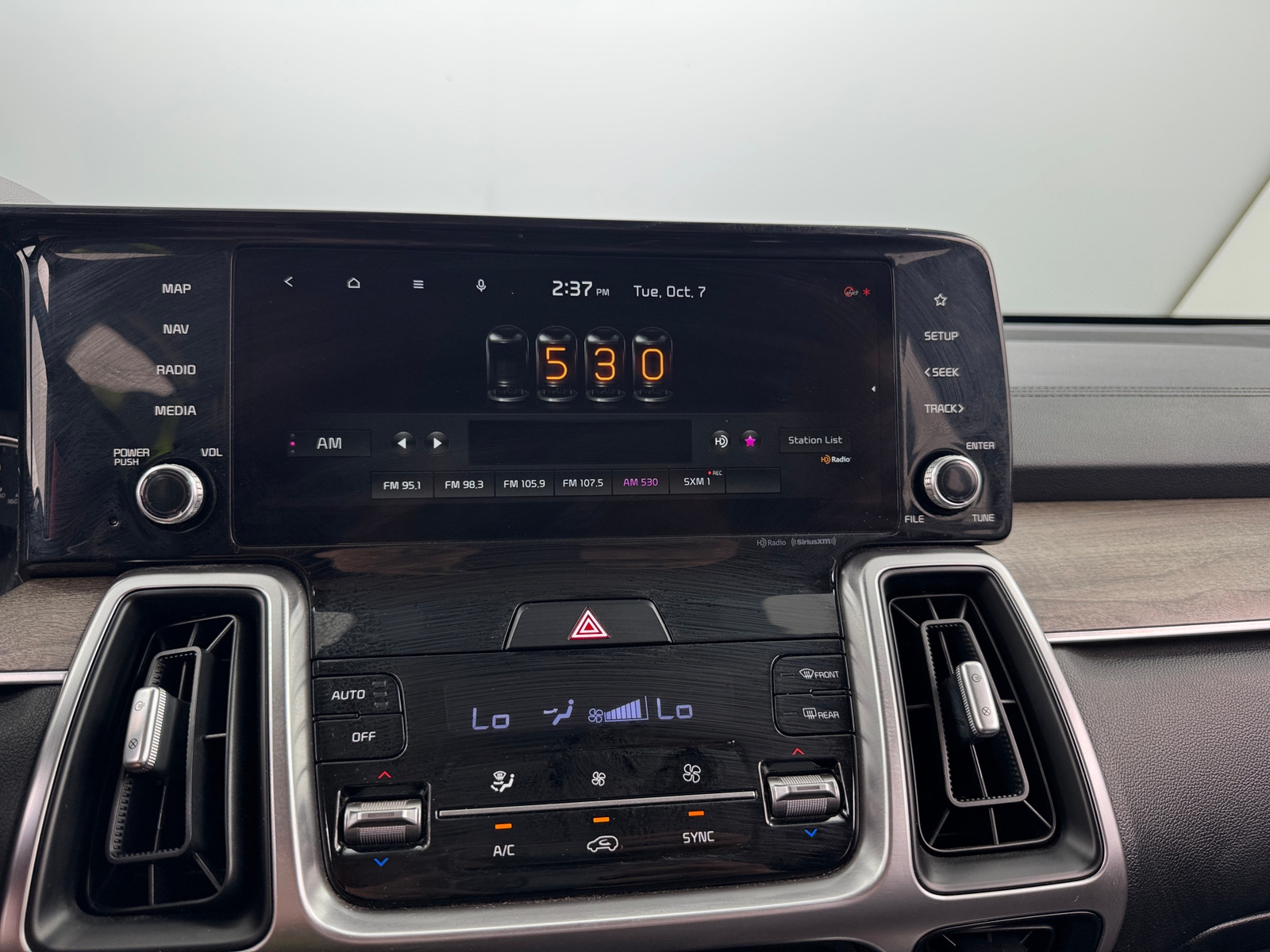 Thumbnail: 2022 Kia Sorento - 3