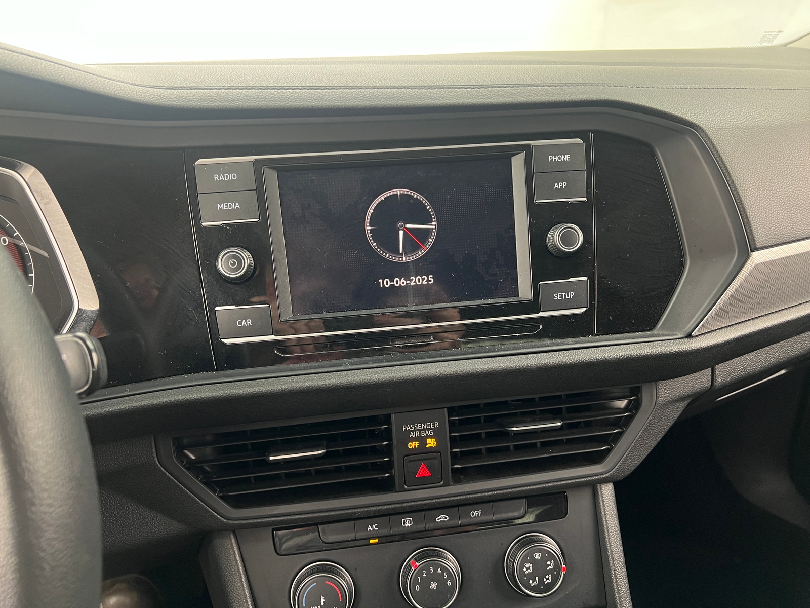 Thumbnail: 2019 Volkswagen Jetta - 4
