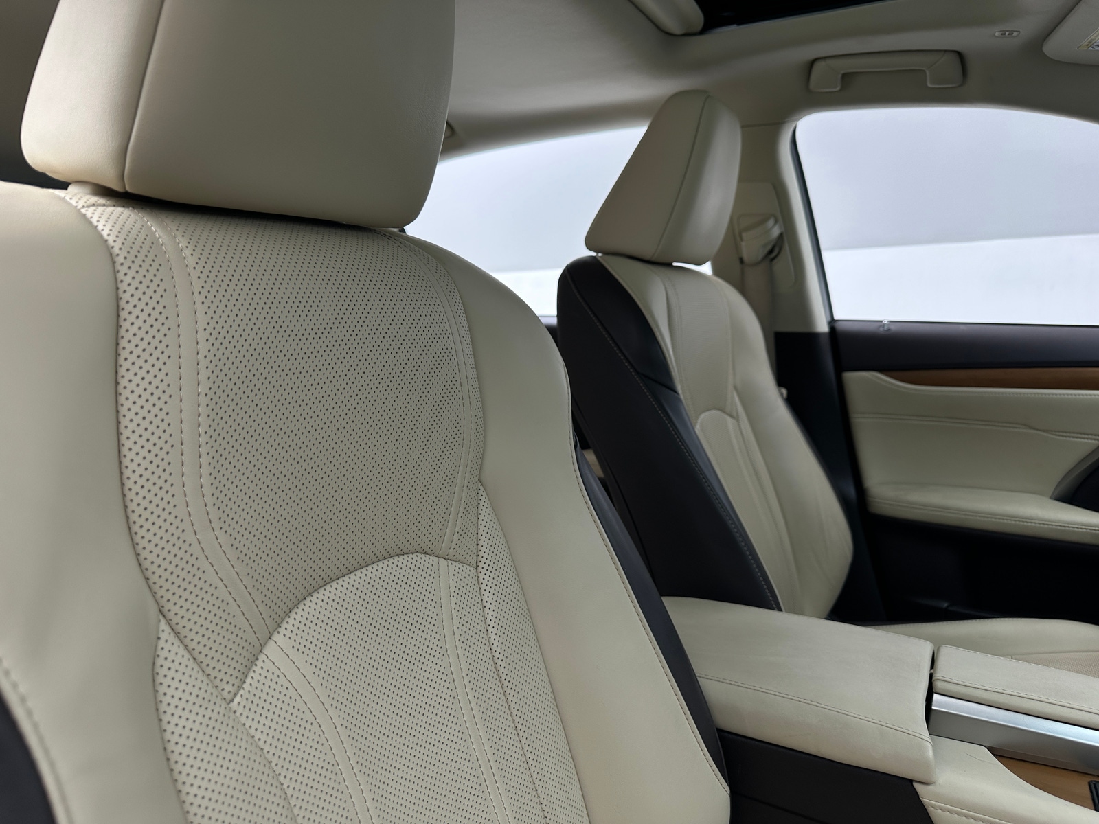 Thumbnail: 2017 Lexus RX - 2