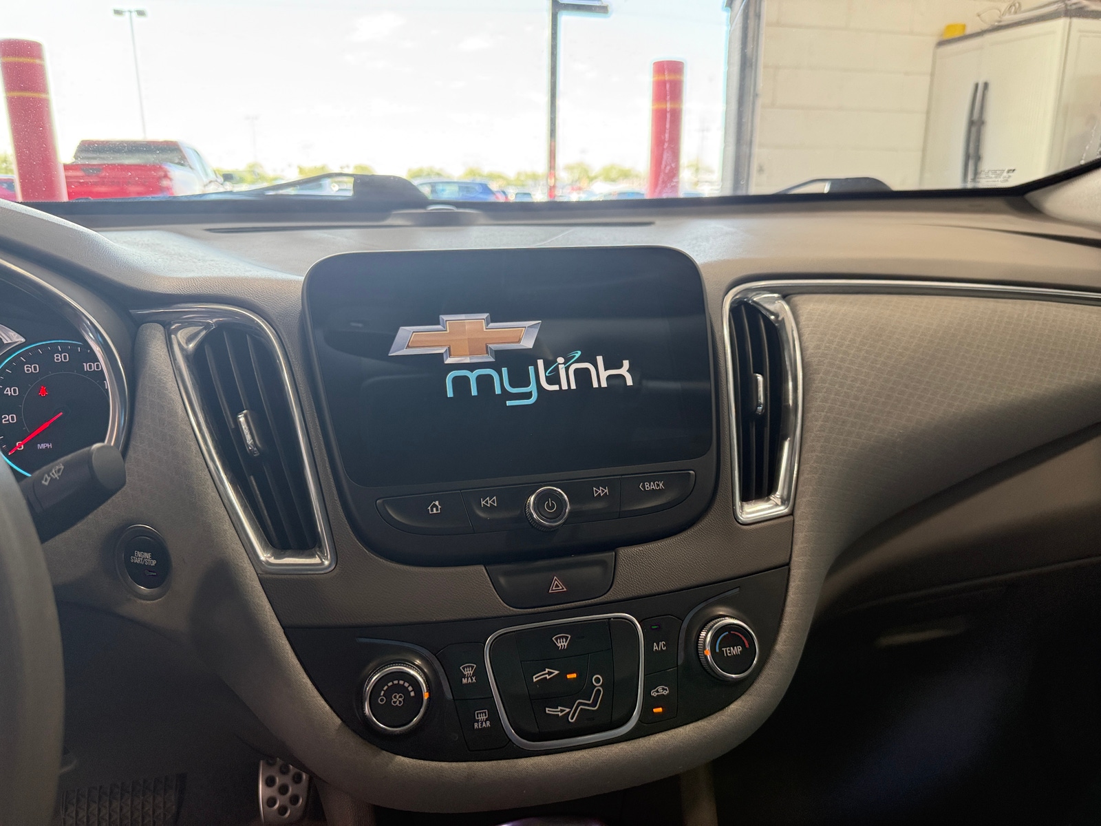 Thumbnail: 2016 Chevrolet Malibu - 4