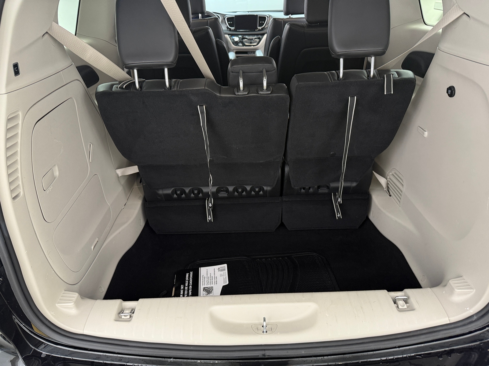 Thumbnail: 2023 Chrysler Pacifica - 6