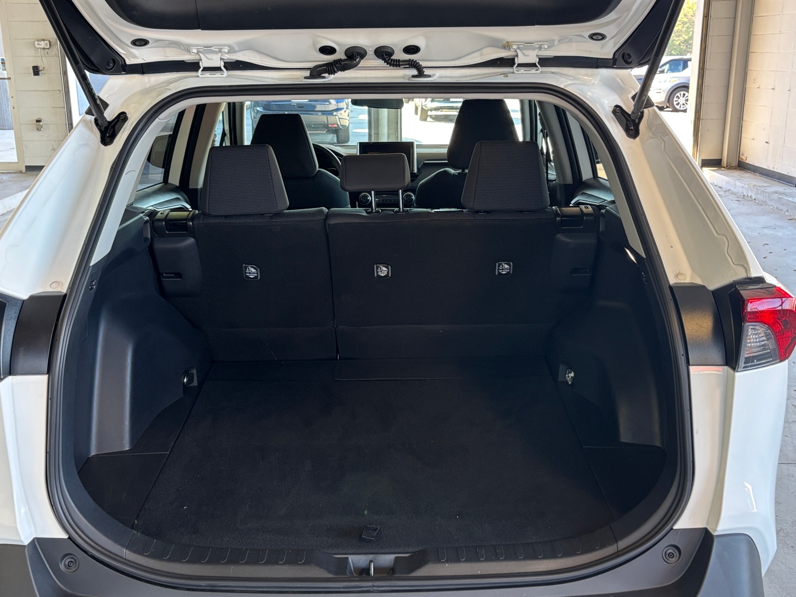 Thumbnail: 2025 Toyota RAV4 - 6