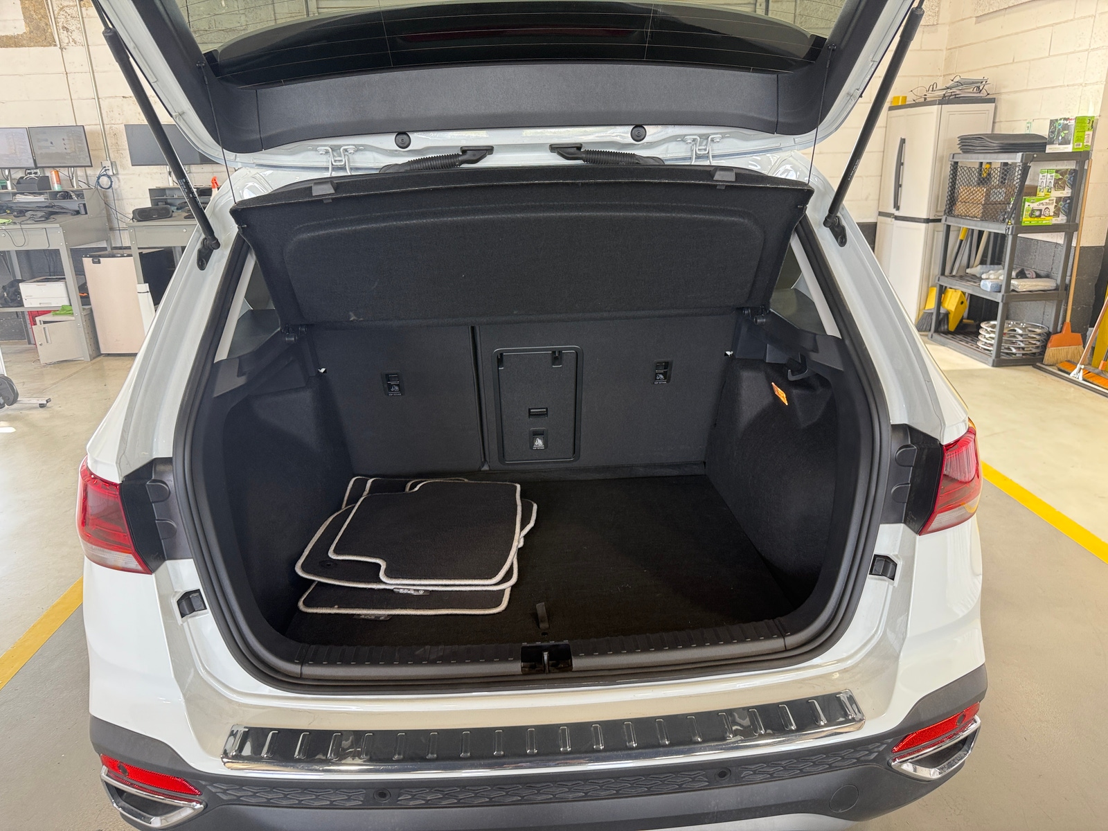 Thumbnail: 2023 Volkswagen Taos - 6