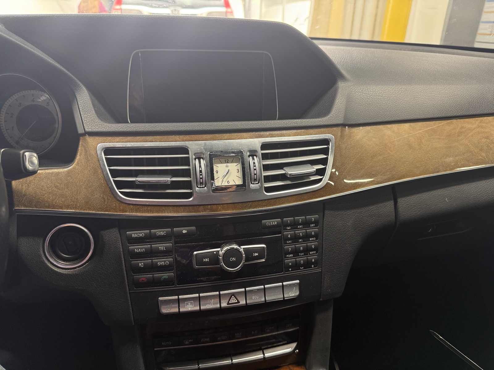 Thumbnail: 2014 Mercedes-Benz E-Class - 3