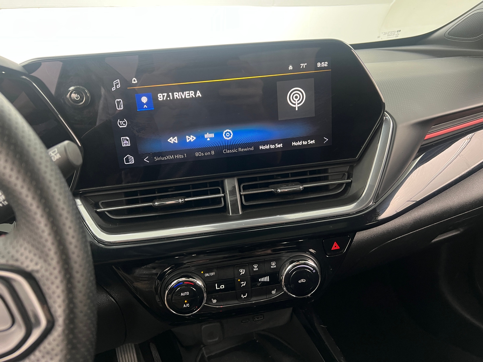 Thumbnail: 2024 Chevrolet Trax - 3