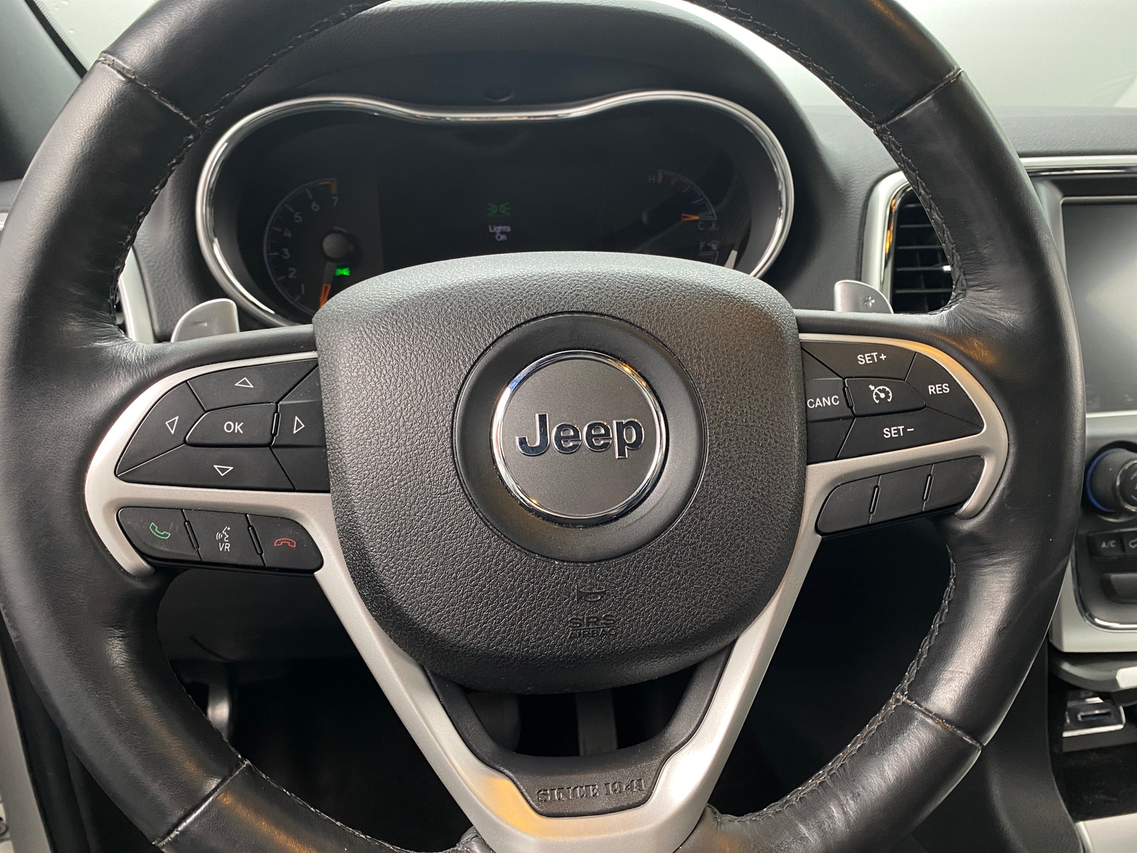 Thumbnail: 2015 Jeep Grand Cherokee - 4