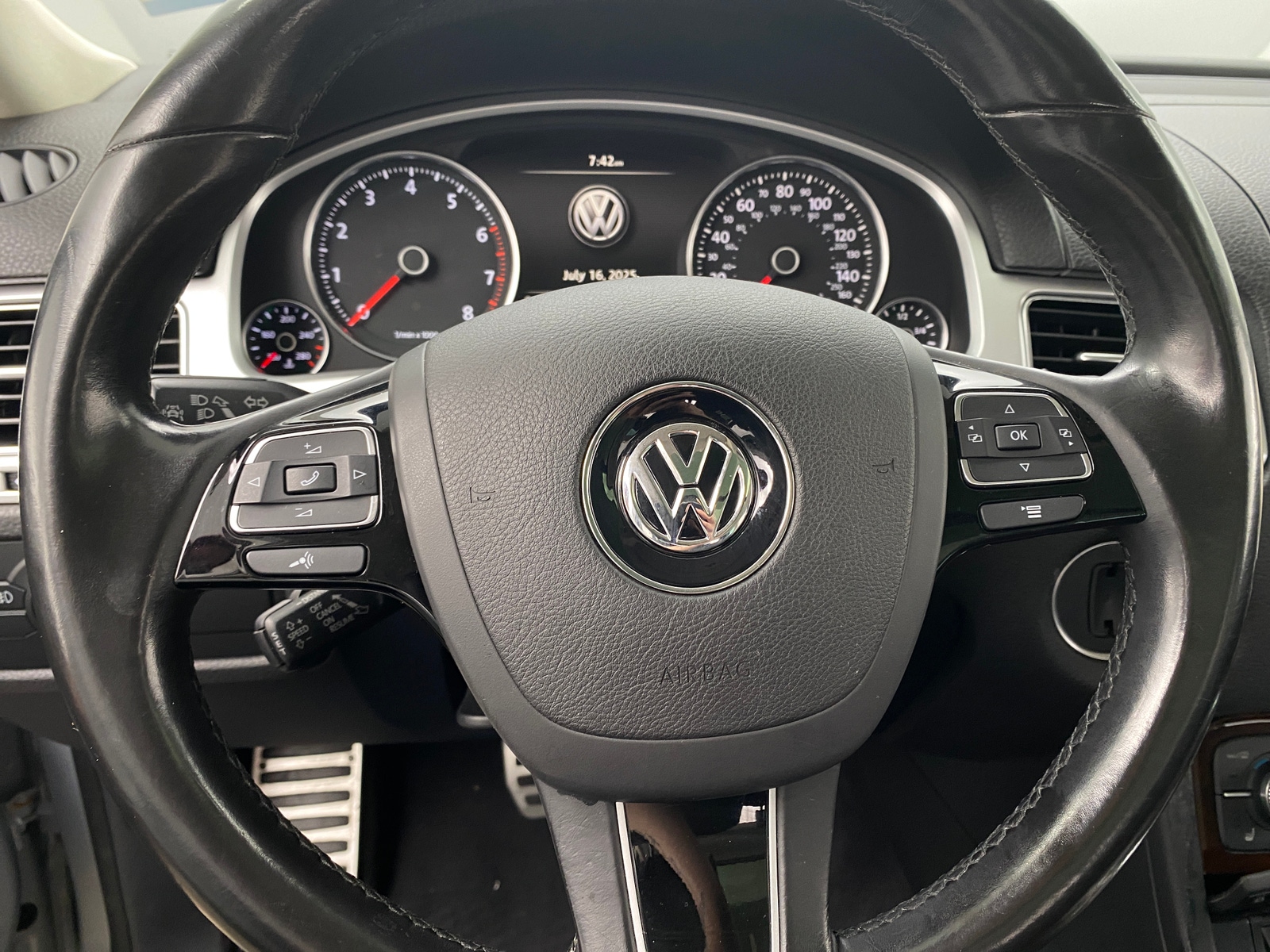 Thumbnail: 2015 Volkswagen Touareg - 4