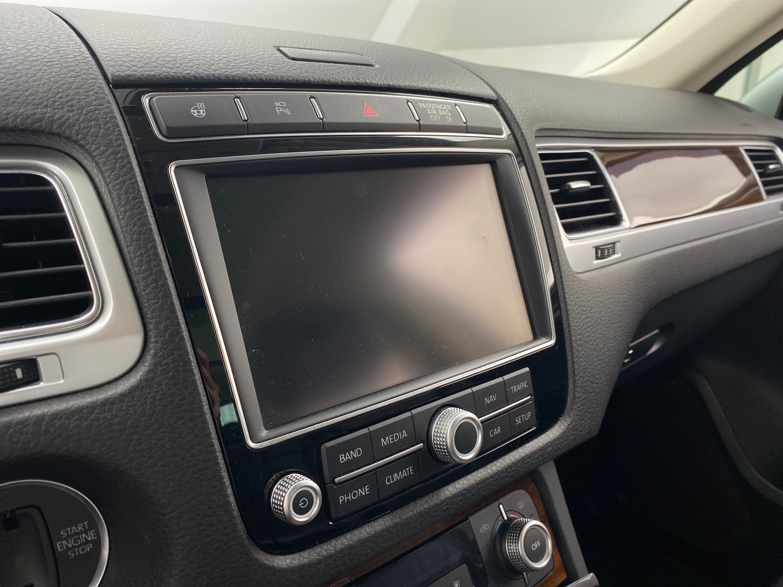 Thumbnail: 2015 Volkswagen Touareg - 3