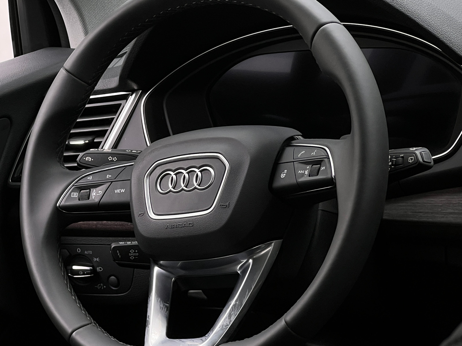 Thumbnail: 2025 Audi Q5 - 4