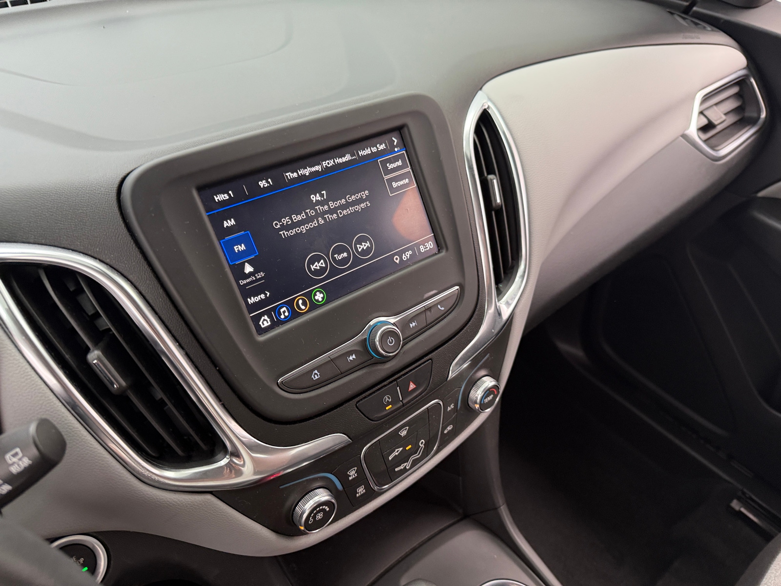 Thumbnail: 2022 Chevrolet Equinox - 4