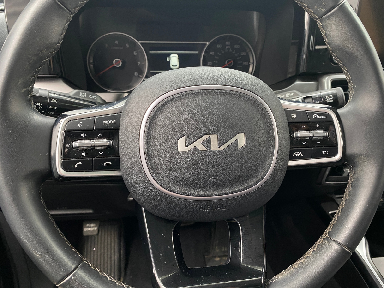 Thumbnail: 2023 Kia Sorento - 4