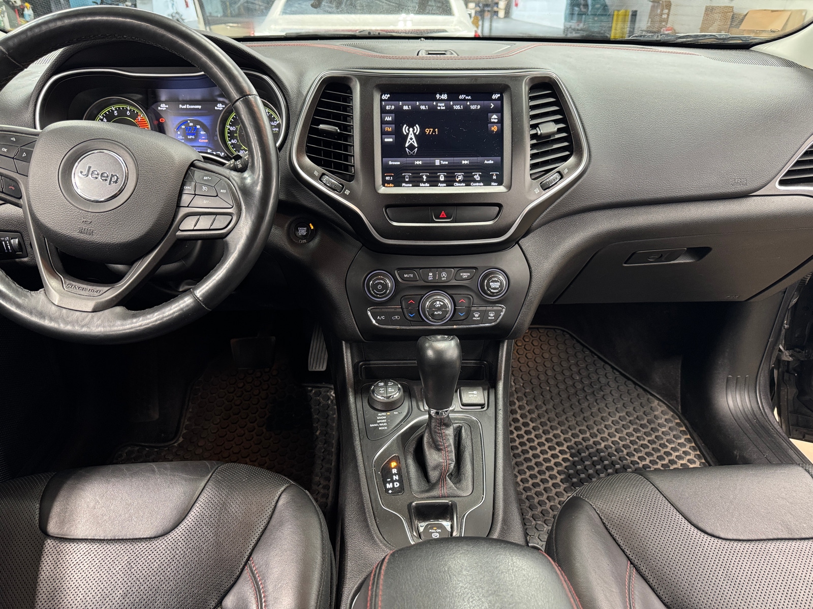 Thumbnail: 2019 Jeep Cherokee - 2
