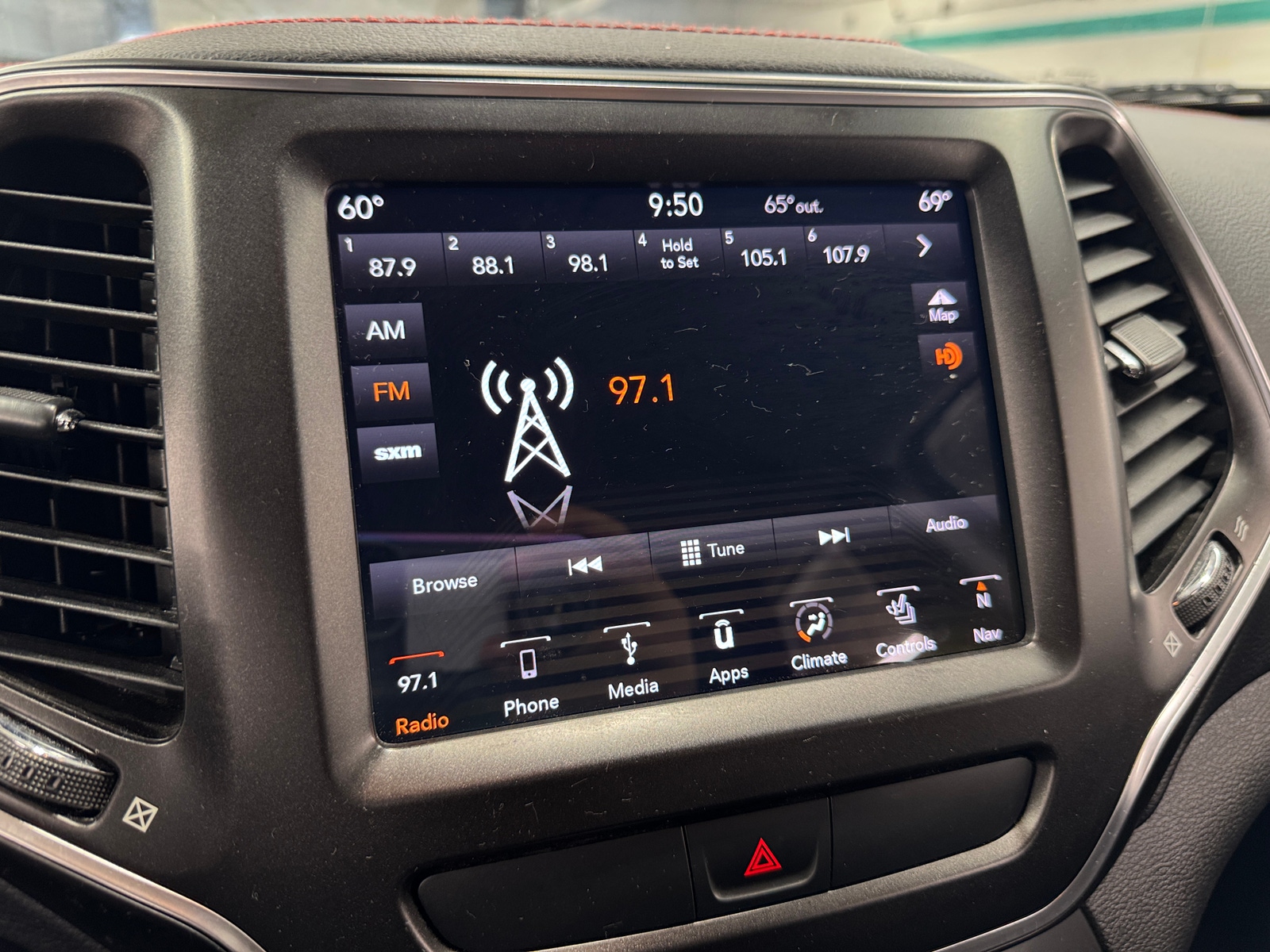 Thumbnail: 2019 Jeep Cherokee - 3