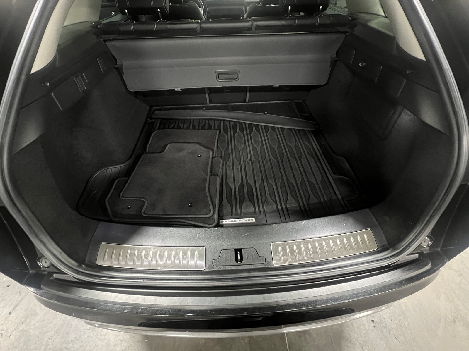 Thumbnail: 2019 Land Rover Range Rover Velar - 6