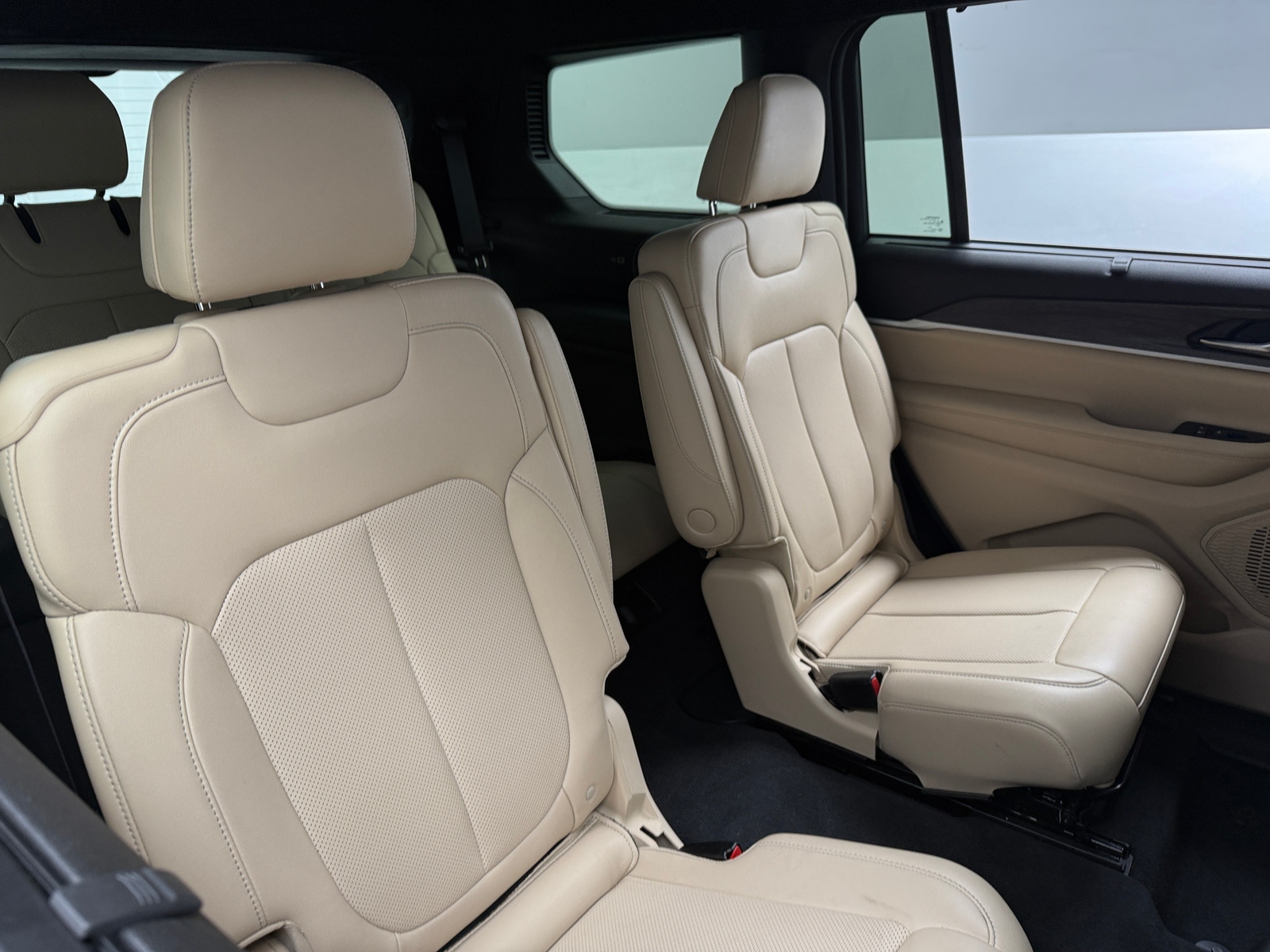 Thumbnail: 2023 Jeep Grand Cherokee L - 5