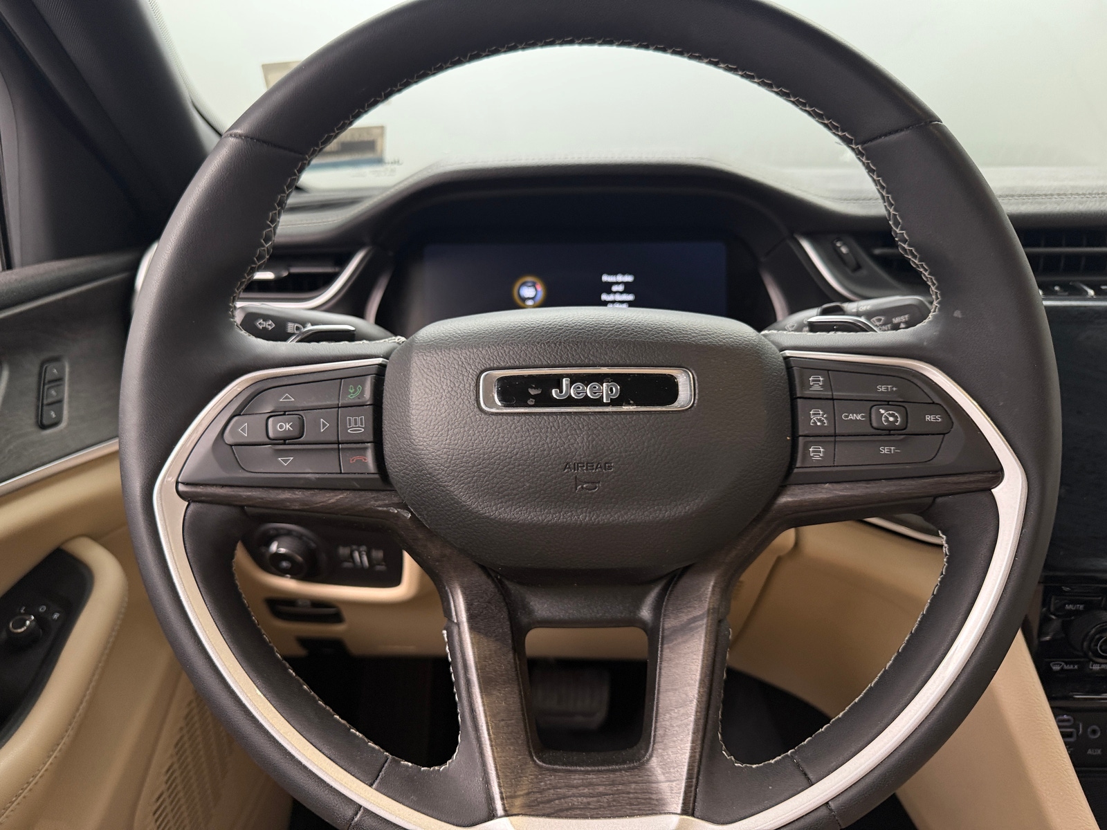 Thumbnail: 2023 Jeep Grand Cherokee L - 4