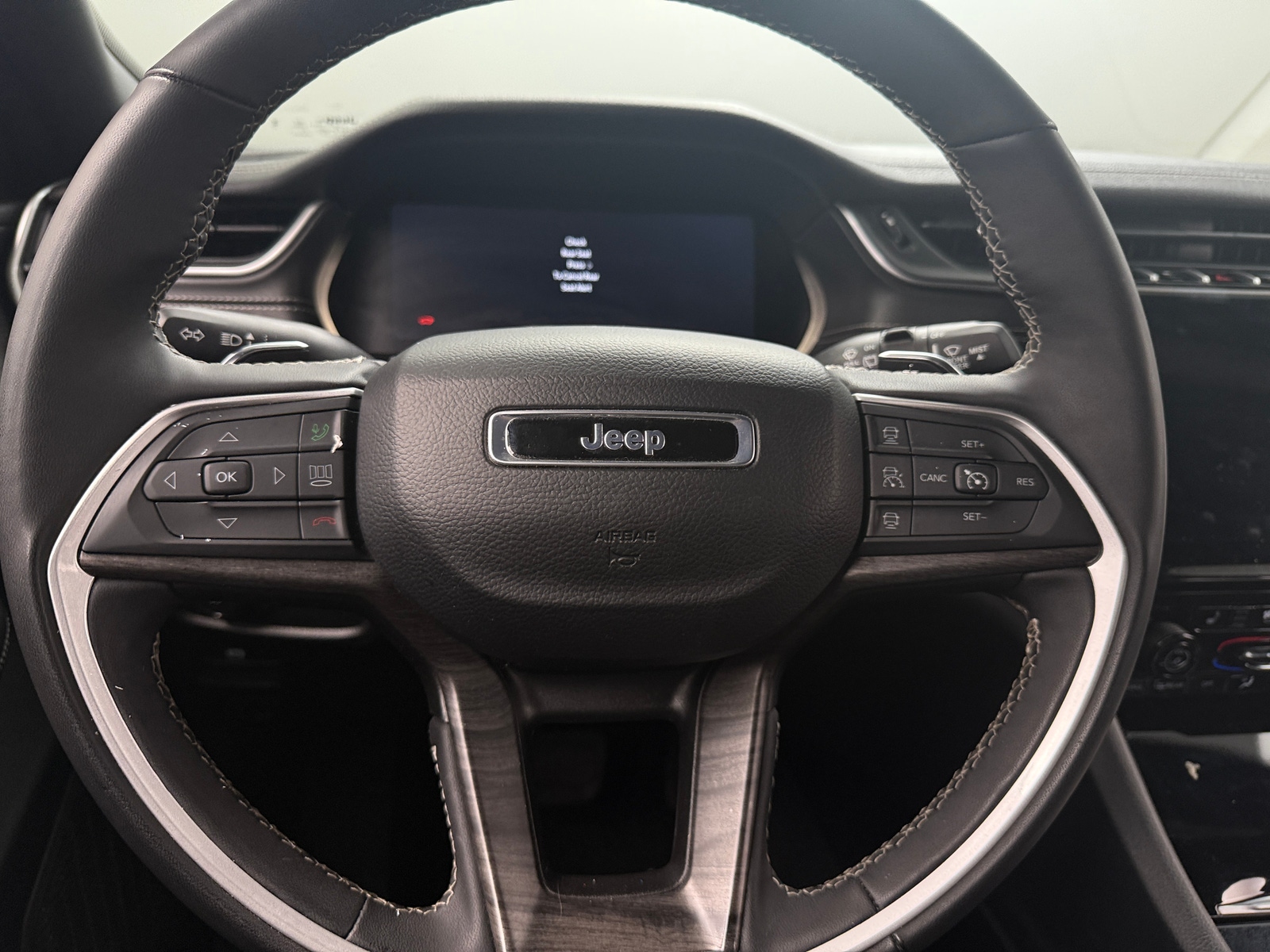 Thumbnail: 2024 Jeep Grand Cherokee L - 4