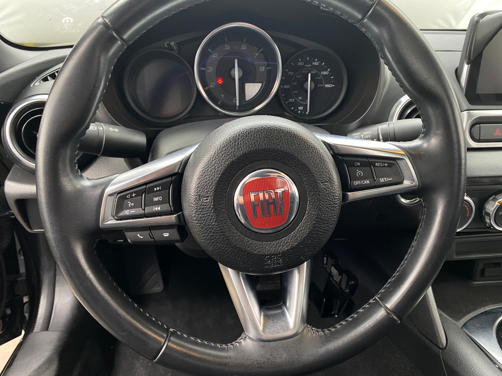 Thumbnail: 2017 Fiat 124 Spider - 5