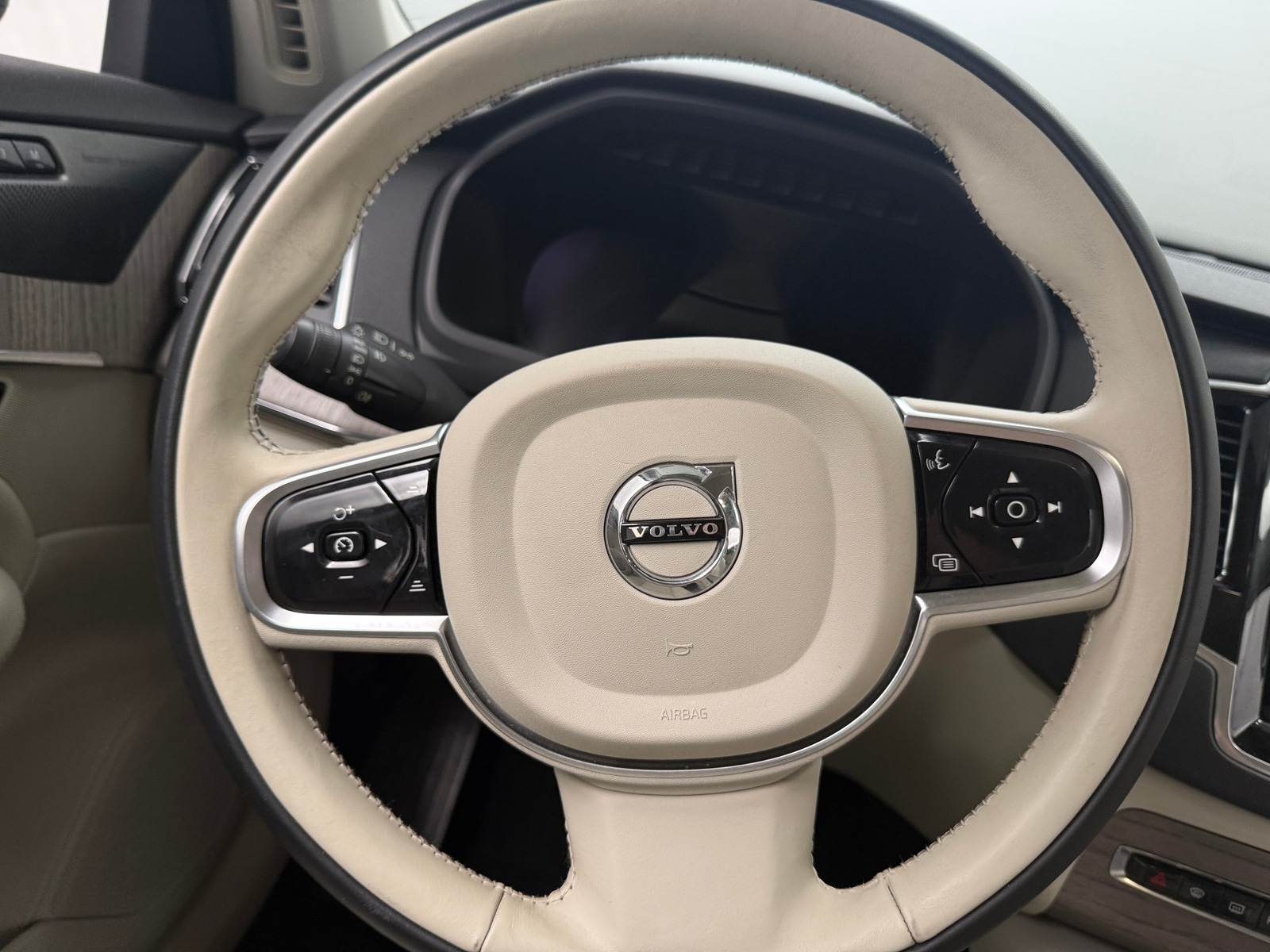 Thumbnail: 2023 Volvo XC90 - 4