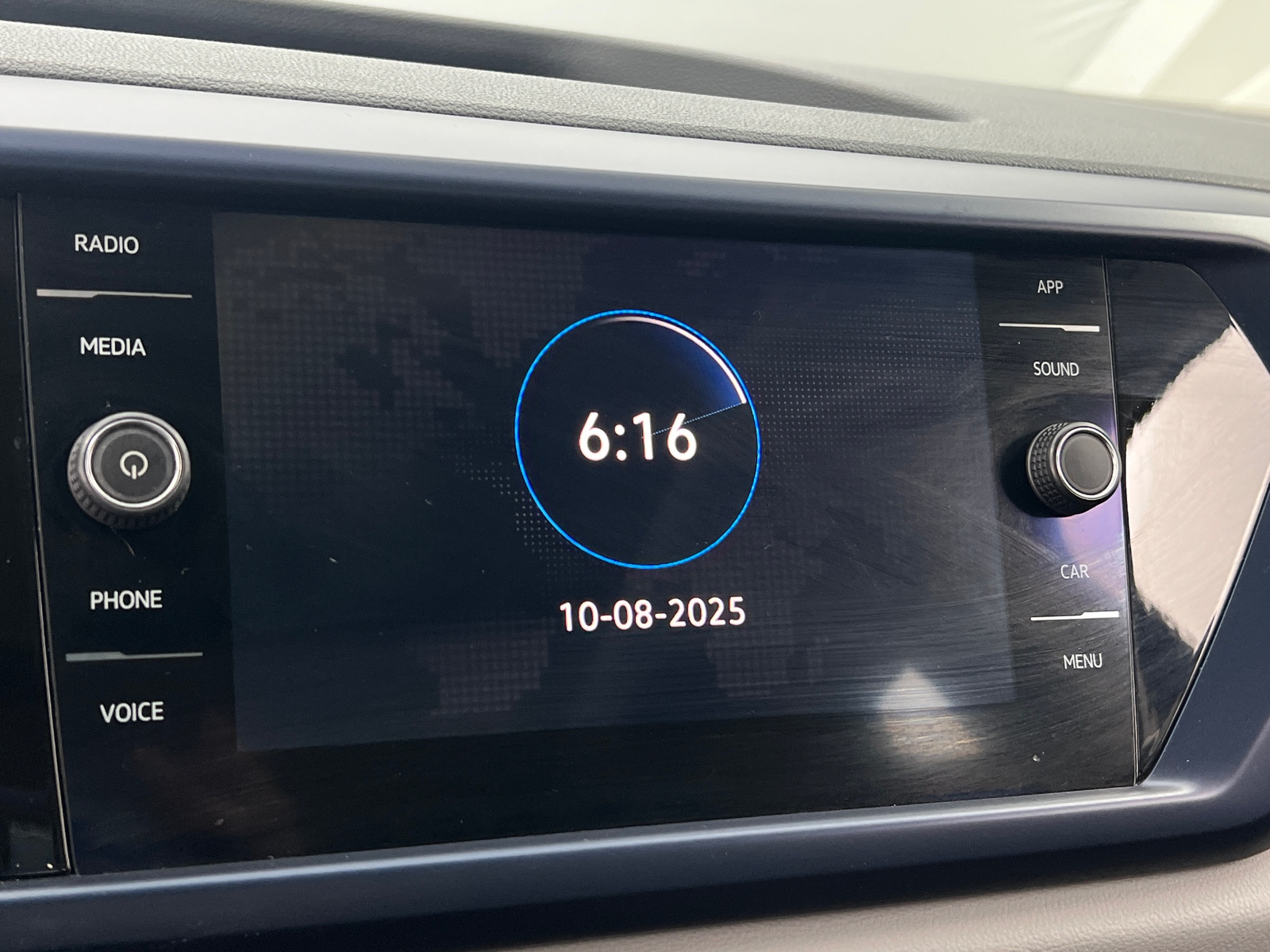 Thumbnail: 2022 Volkswagen Taos - 3