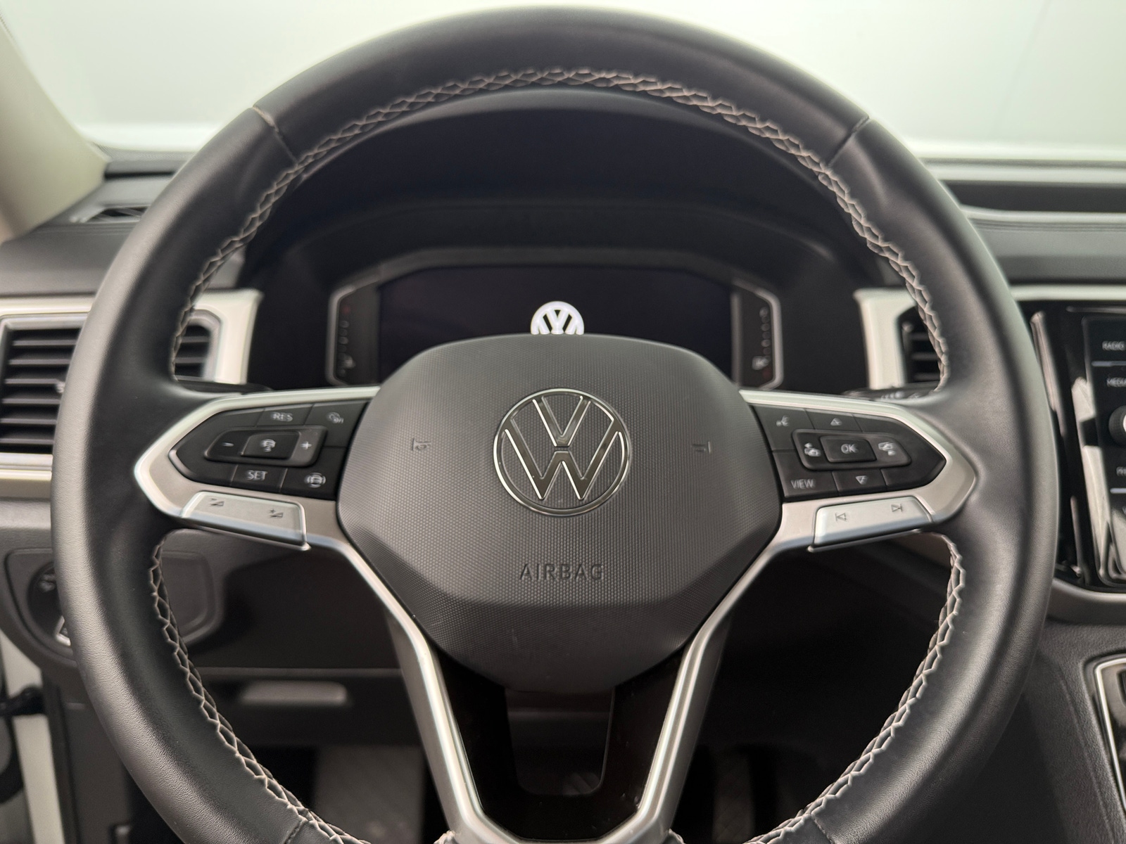 Thumbnail: 2023 Volkswagen Atlas - 4