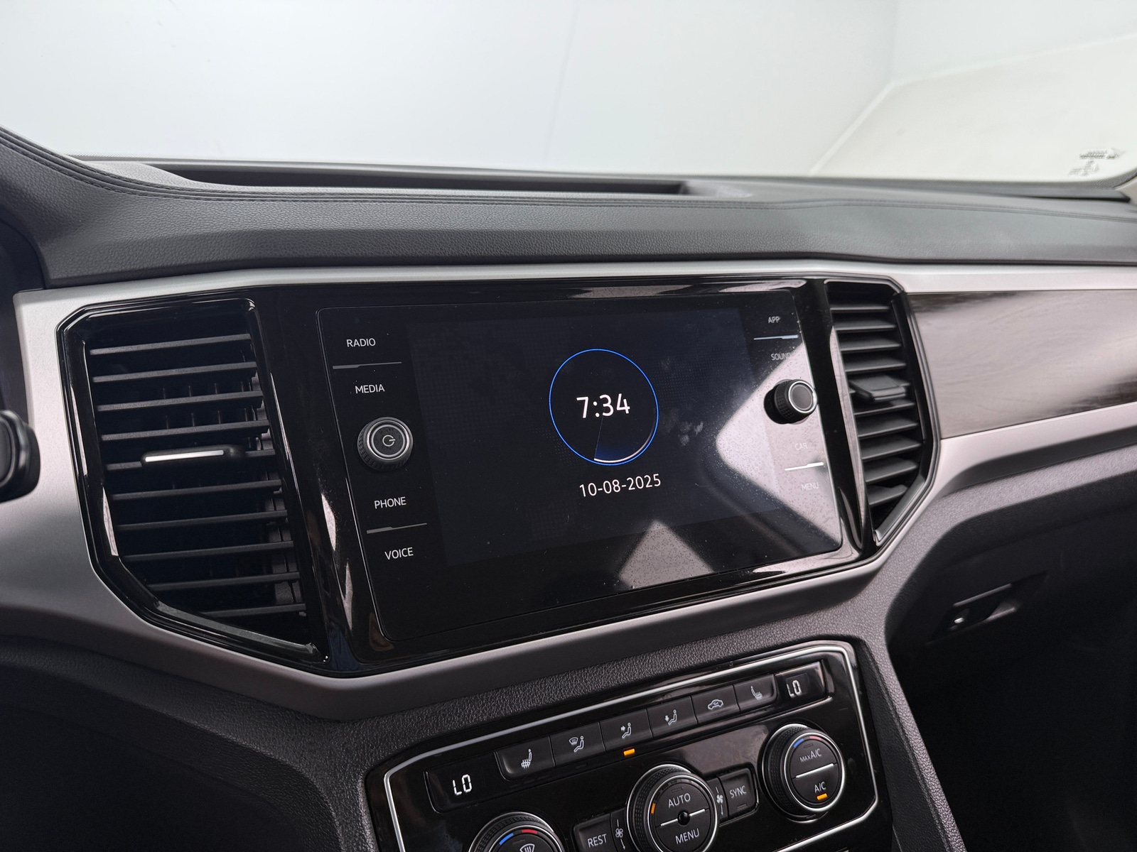 Thumbnail: 2023 Volkswagen Atlas - 3