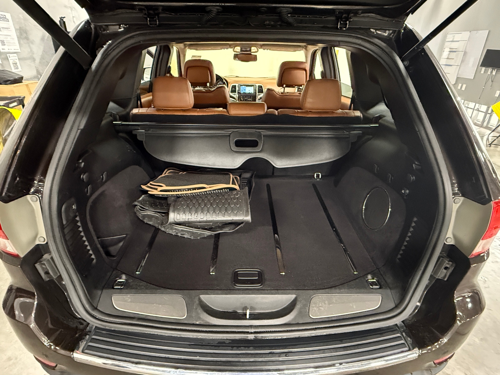 Thumbnail: 2012 Jeep Grand Cherokee - 6