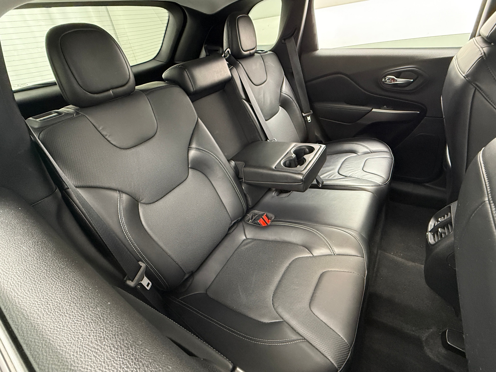 Thumbnail: 2020 Jeep Cherokee - 5