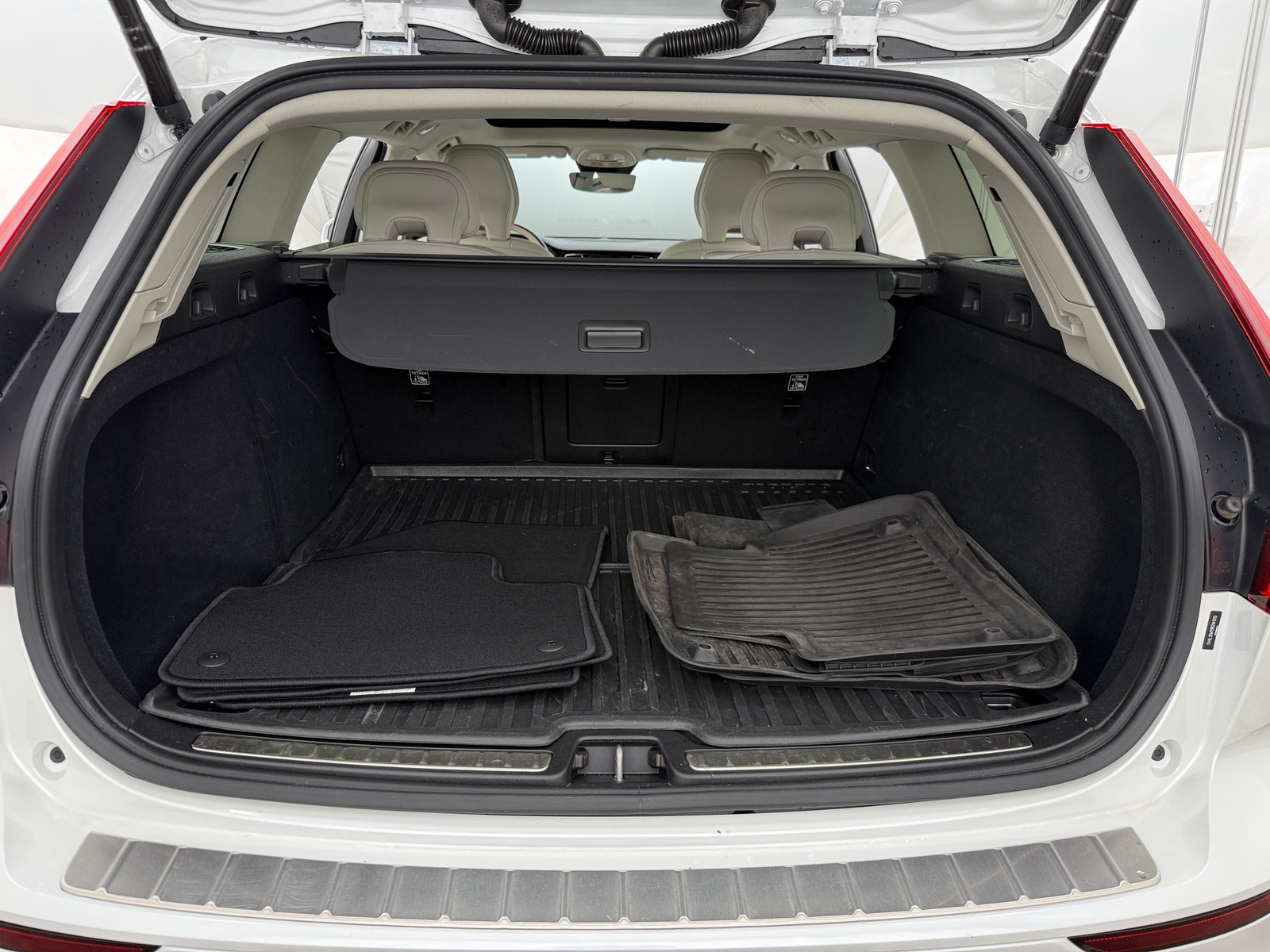 Thumbnail: 2024 Volvo V60 - 6