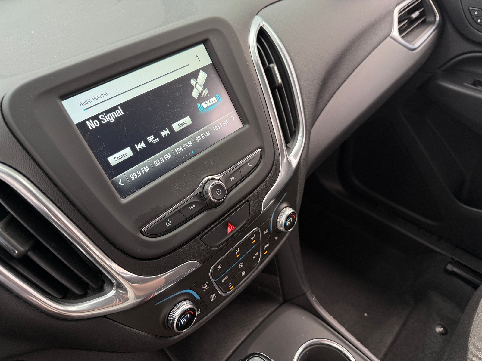 Thumbnail: 2018 Chevrolet Equinox - 4