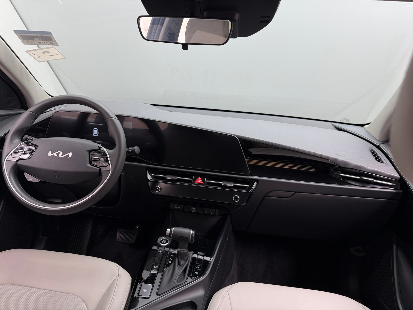 Thumbnail: 2024 Kia Niro - 3