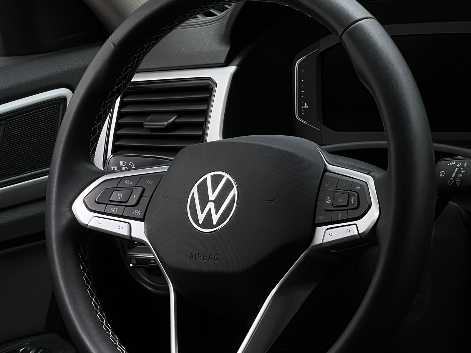 Thumbnail: 2023 Volkswagen Atlas - 4