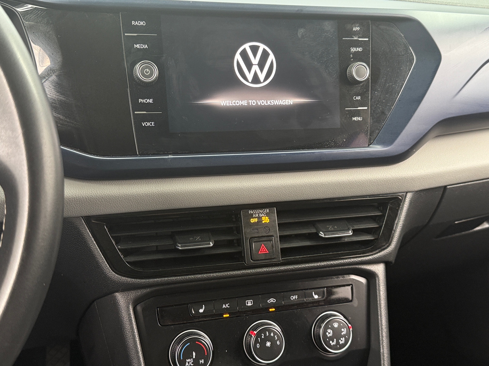 Thumbnail: 2022 Volkswagen Taos - 3