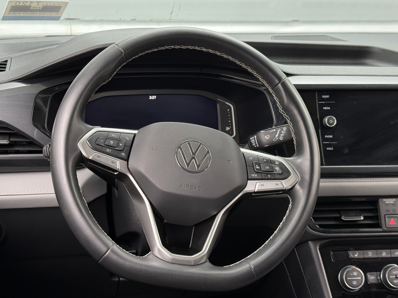 Thumbnail: 2022 Volkswagen Taos - 4