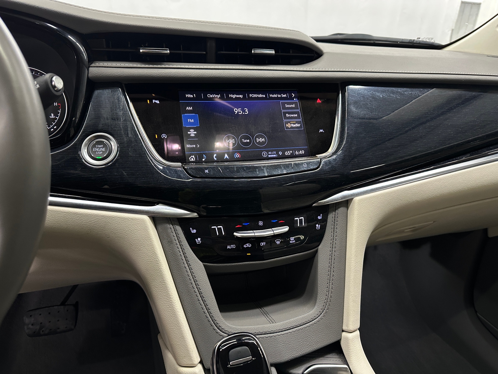Thumbnail: 2025 Cadillac XT6 - 3