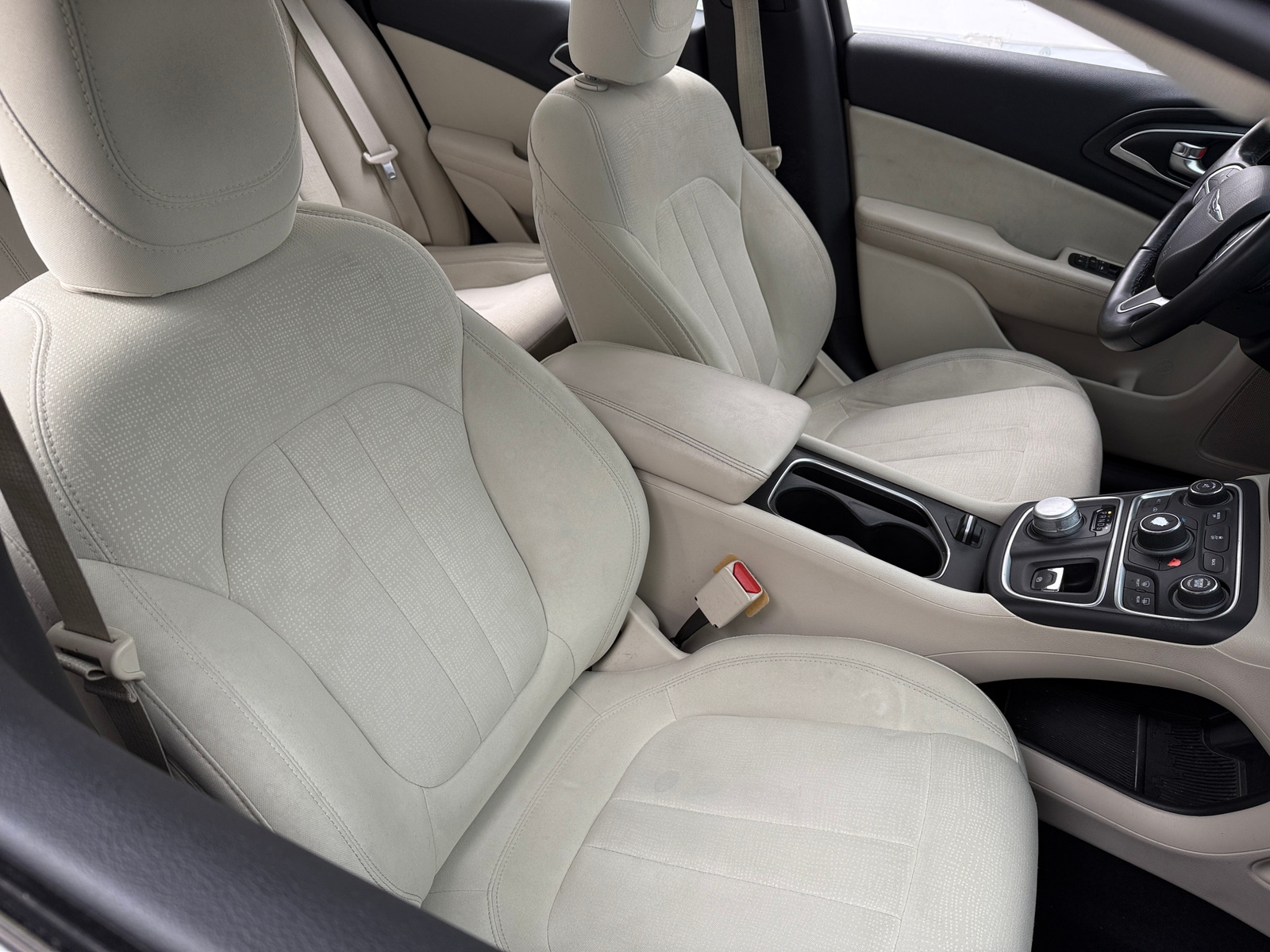 Thumbnail: 2016 Chrysler 200 - 2