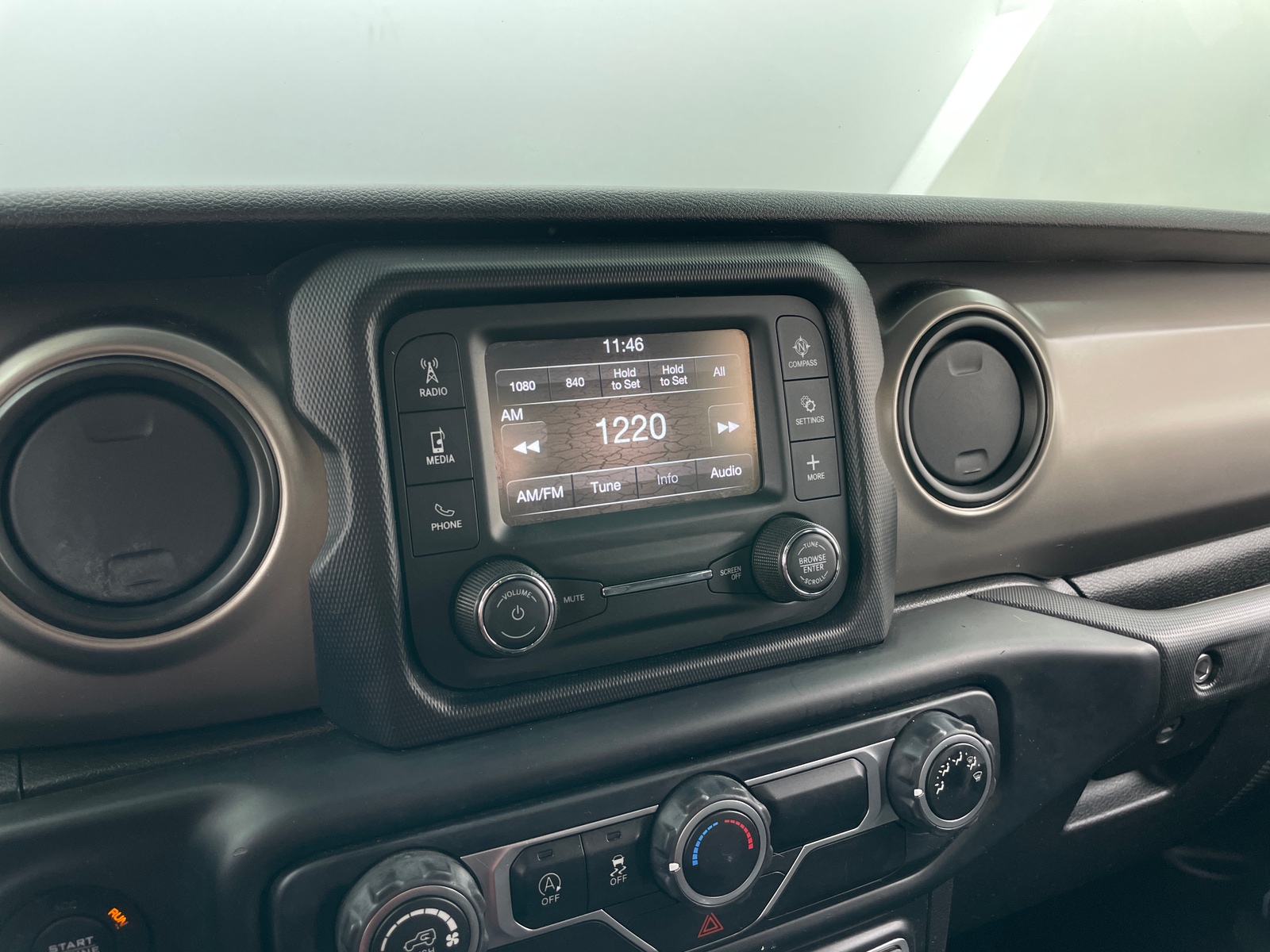 Thumbnail: 2019 Jeep Wrangler - 3