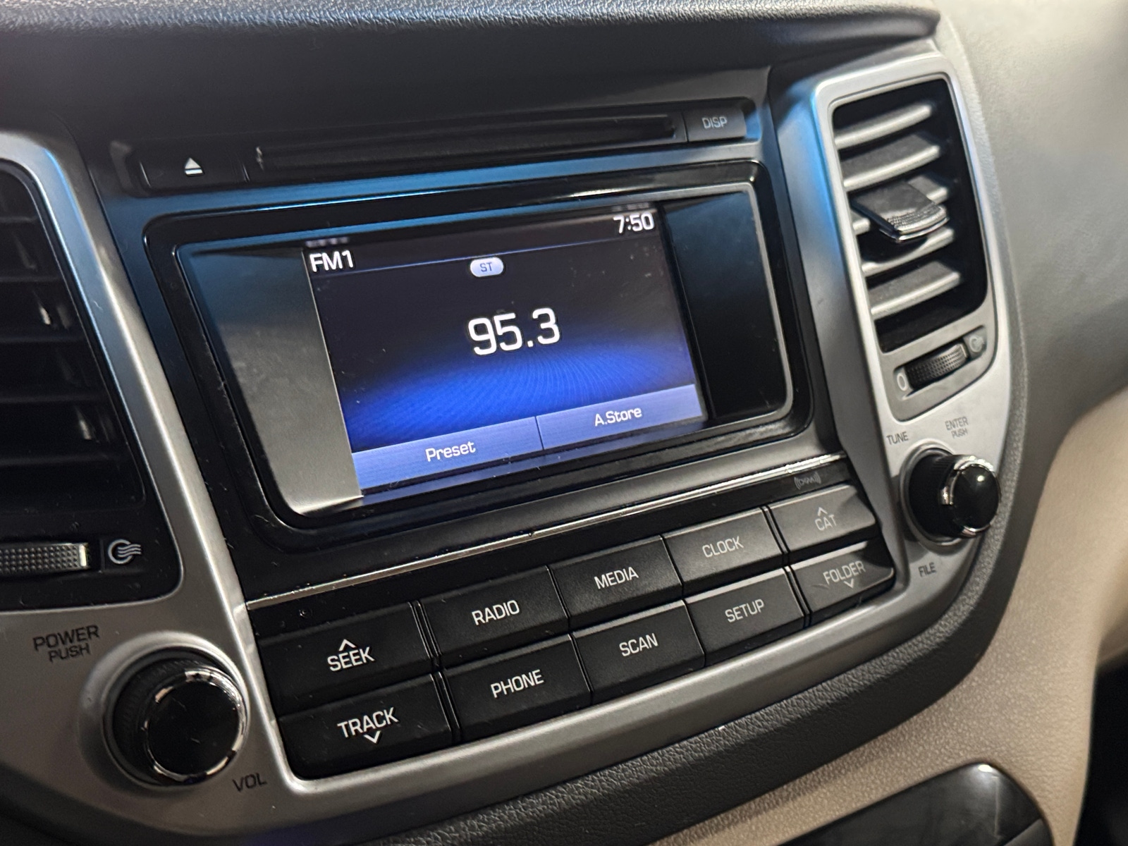 Thumbnail: 2017 Hyundai Tucson - 4