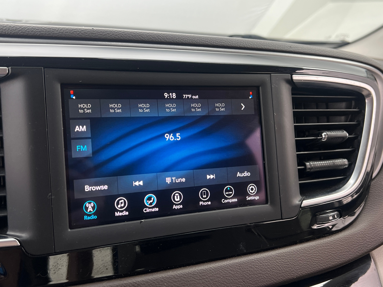 Thumbnail: 2019 Chrysler Pacifica - 4