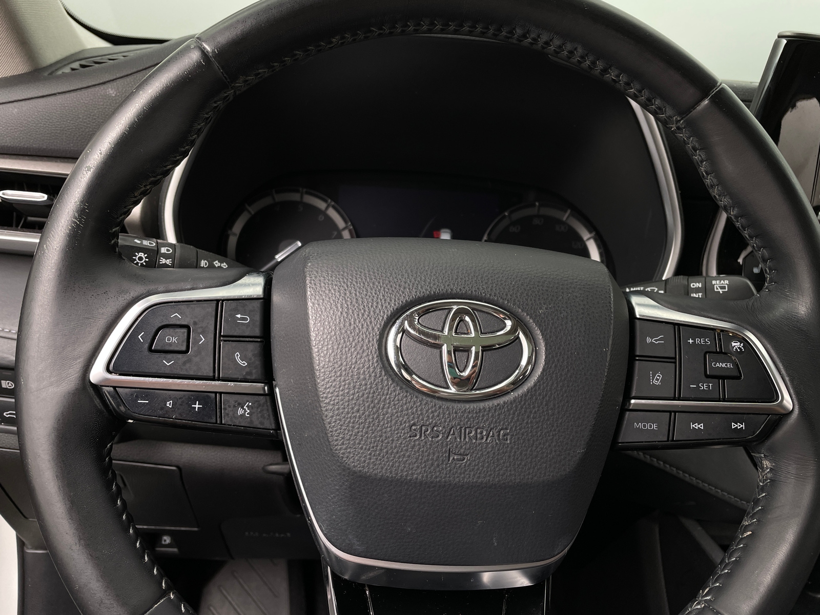 Thumbnail: 2021 Toyota Highlander - 4
