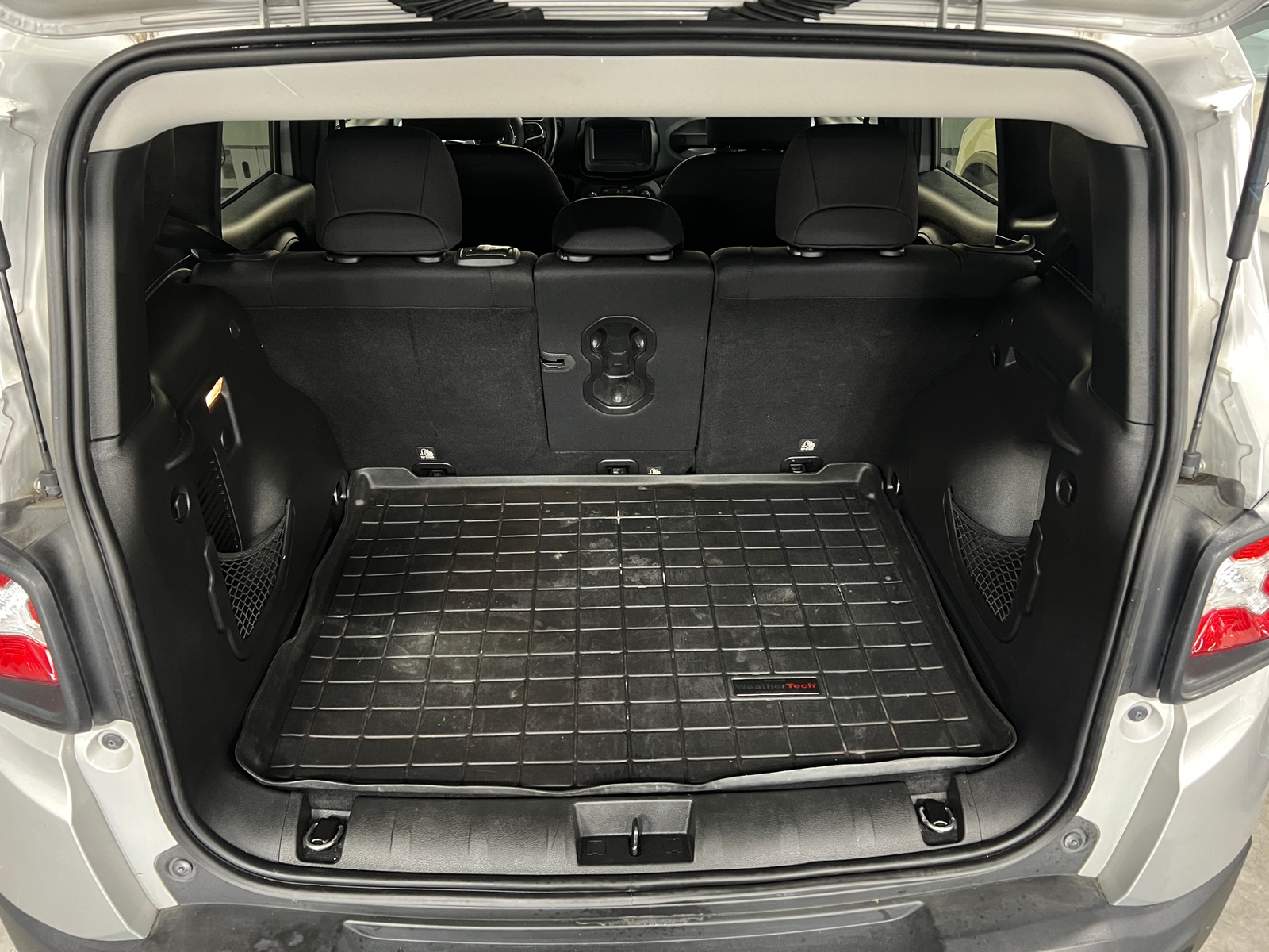 Thumbnail: 2019 Jeep Renegade - 7