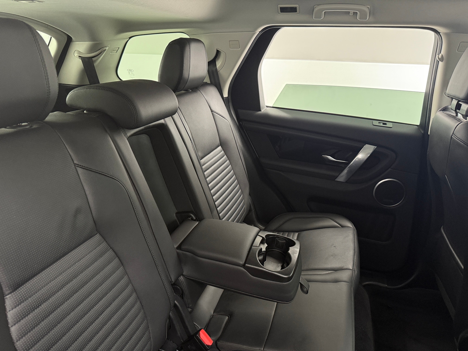Thumbnail: 2023 Land Rover Discovery Sport - 5