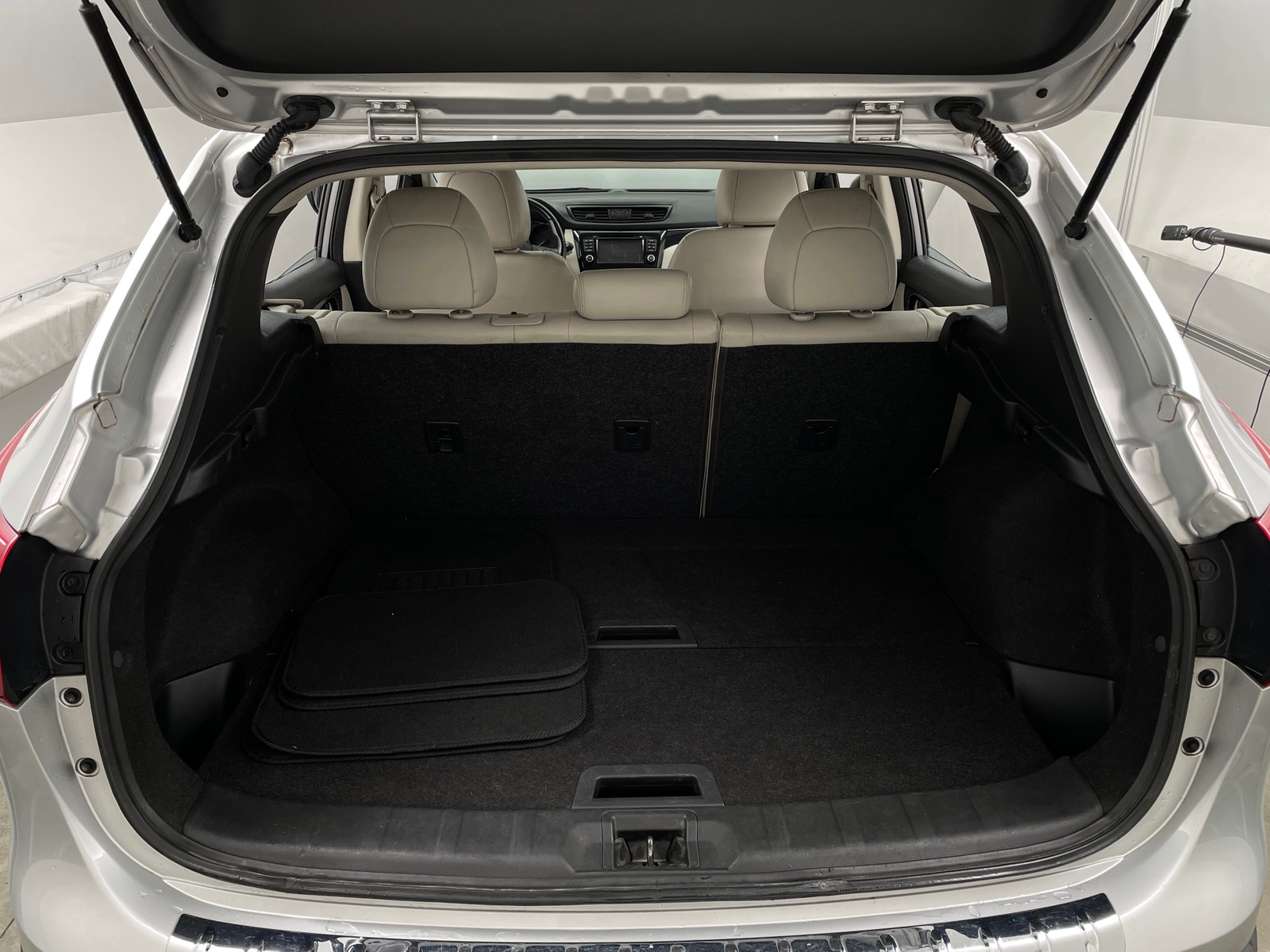 Thumbnail: 2018 Nissan Rogue Sport - 6